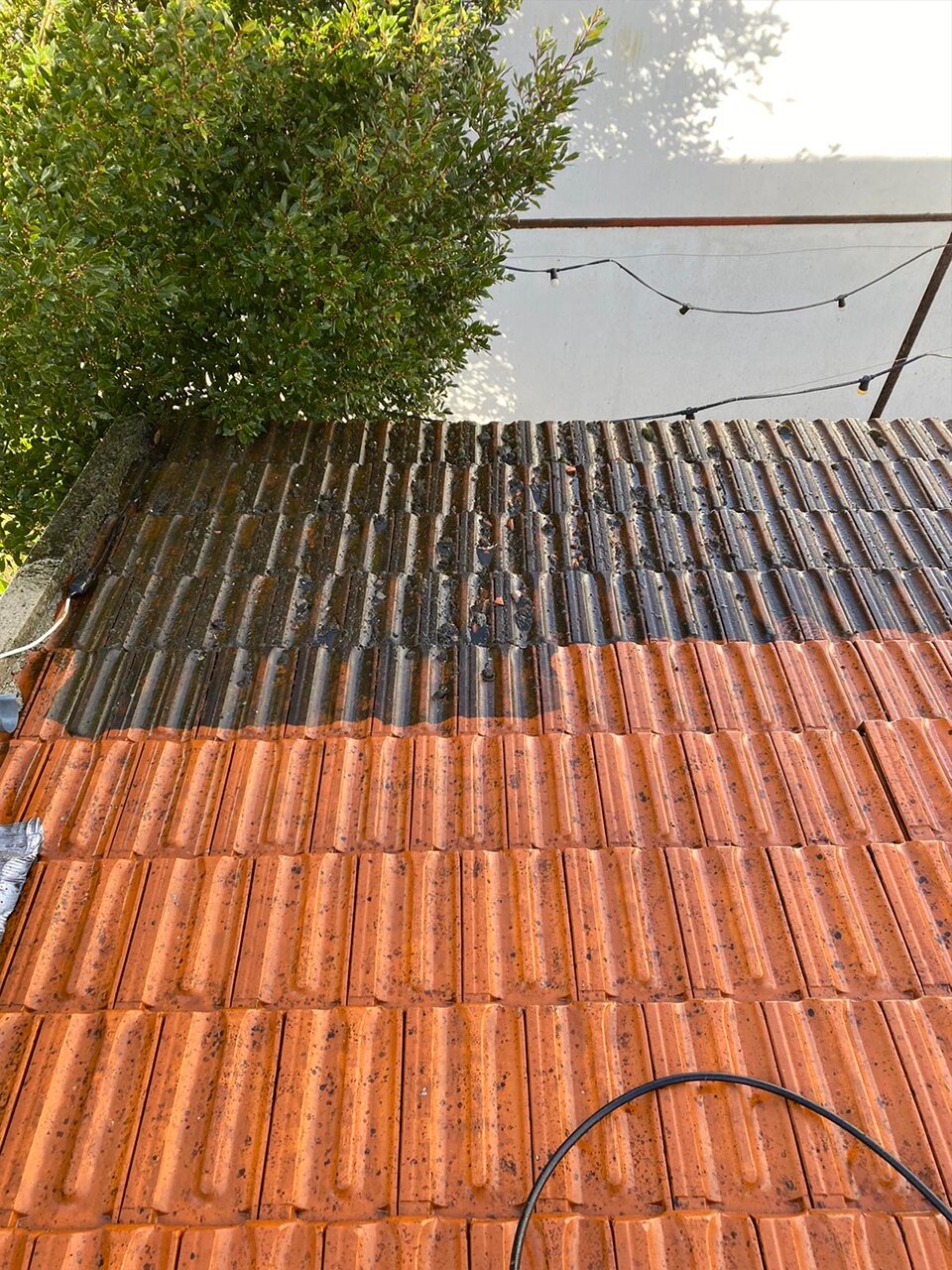 Demoussage de couverture à Suresnes (92150) dans les Hauts de Seine (92). Demoussage de couverture à Suresnes (92150) dans les Hauts de Seine (92).