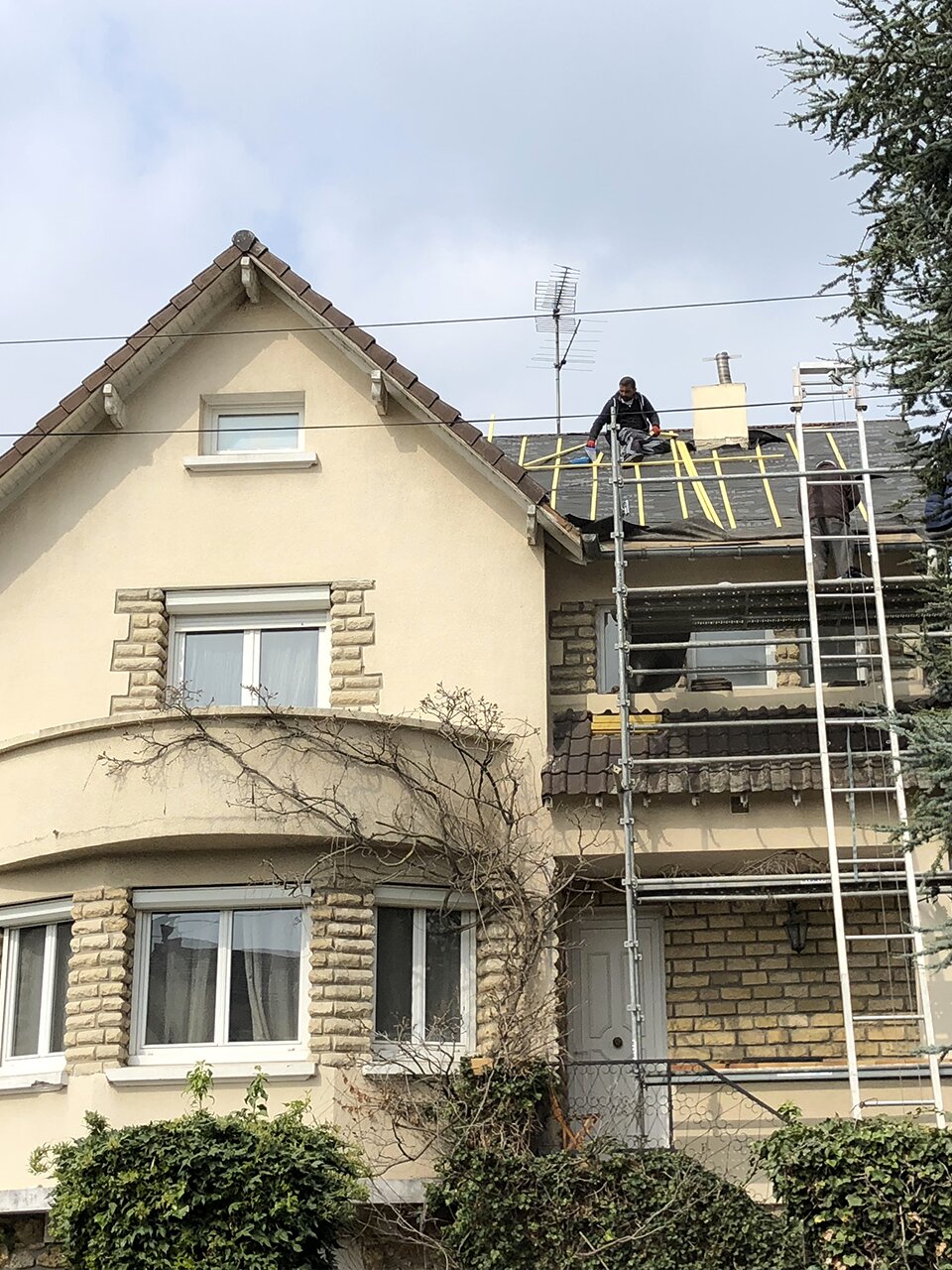 Couvreur à Suresnes (92150) dans les Hauts de Seine (92). Couvreur à Suresnes (92150) dans les Hauts de Seine (92).