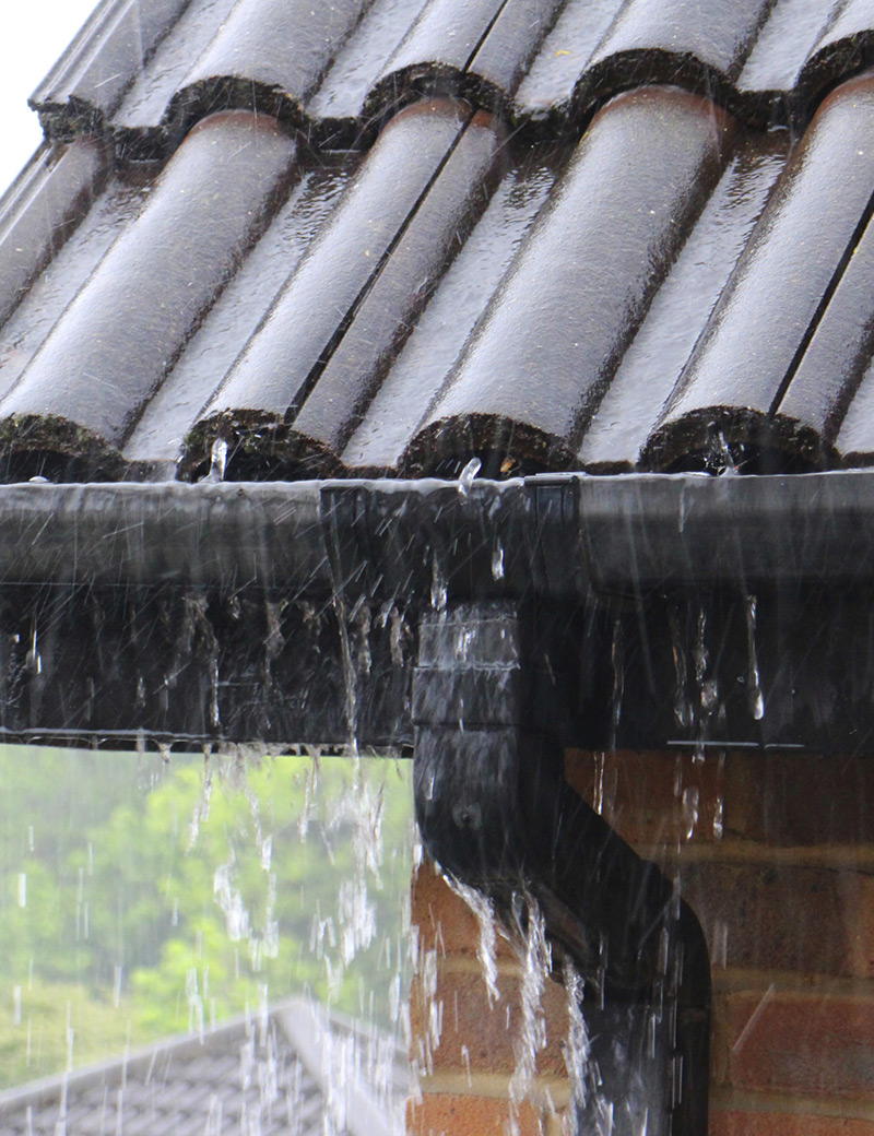 Installation et maintenance de système de gouttière à Suresnes (92150) dans les Hauts de Seine (92).